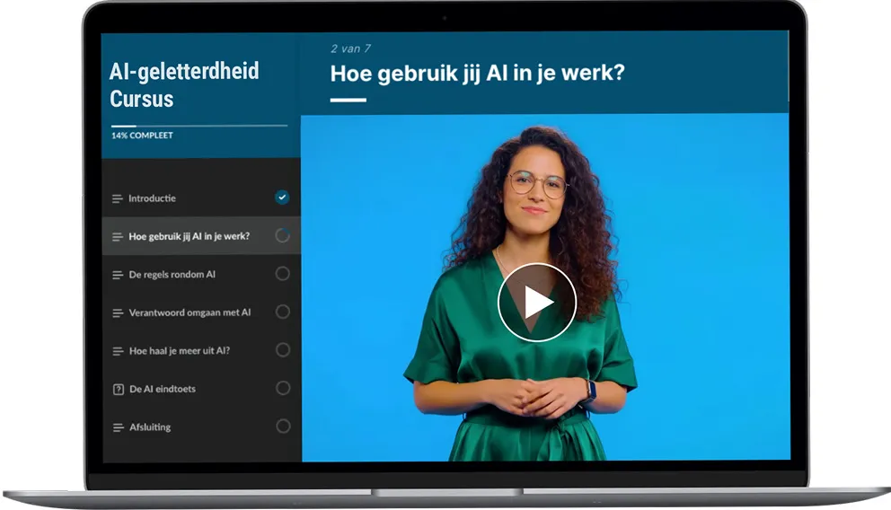 Deelnemers werken met AI op hun eigen laptop